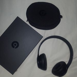 Beats solo3 wireless headphones